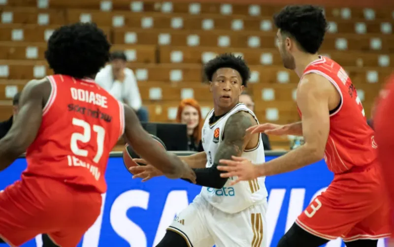 Dubai hapoel 4