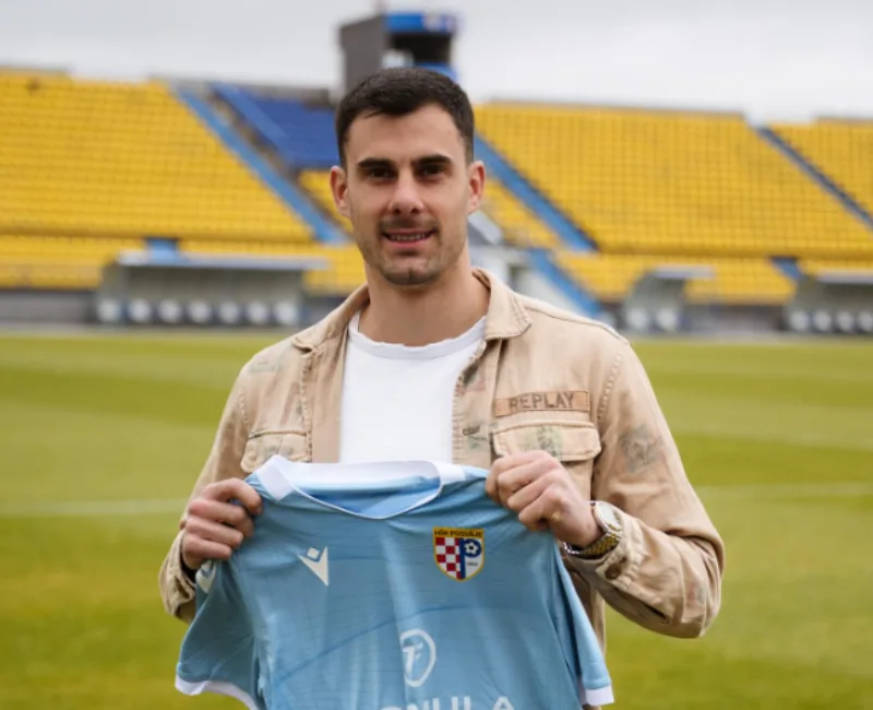 Petkovic igrac posisuje 3