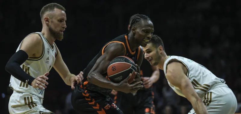AA 20260417 41138621 41138607 EUROLIGA DUBAI BASKETBALL VALENCIA BASKET