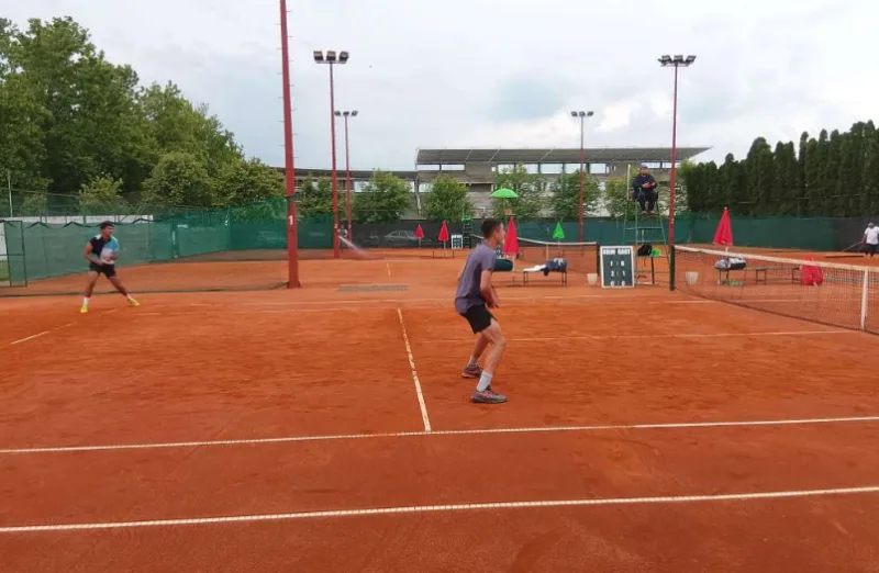Tenis 5
