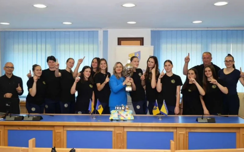 Prvakinje bih 56