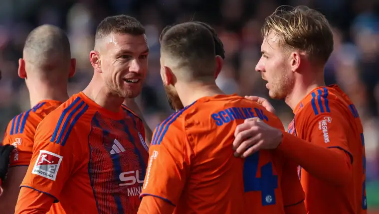 Schalke dzeko kurucay