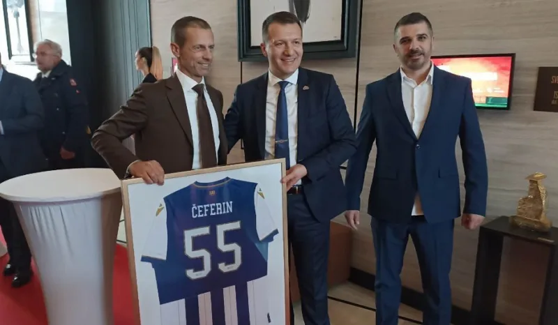 Ceferin dres