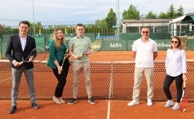 Juicy tenis