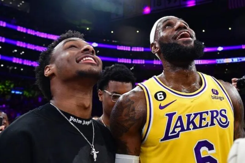 Le Bron James Bronny James