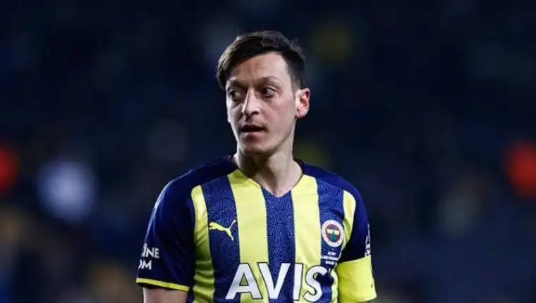 Ozil1