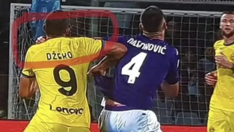 Dzeko faul