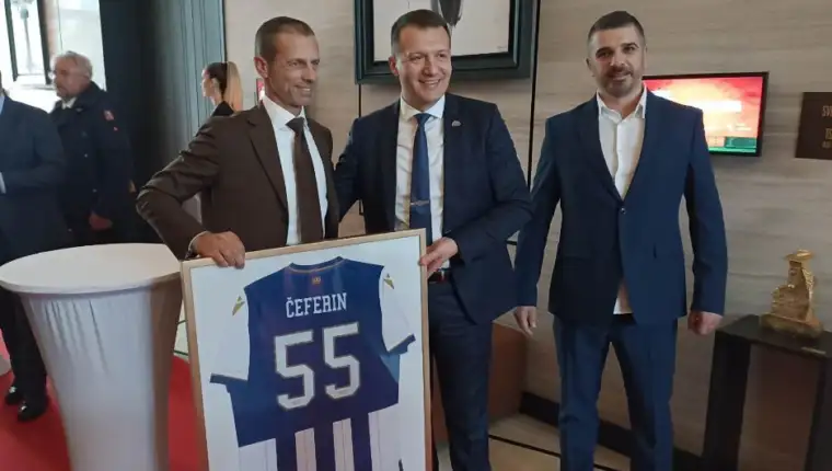 Ceferin dres