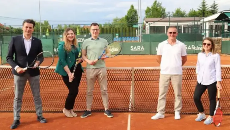 Juicy tenis