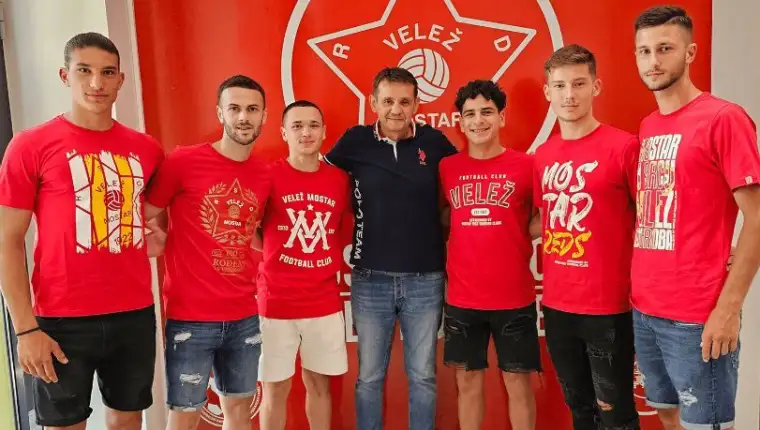 Velez juniori