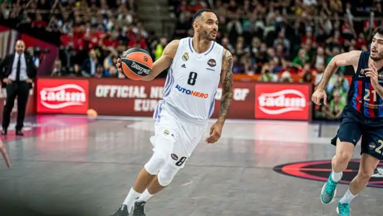 Adam hanga