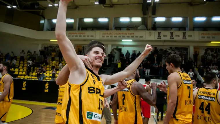 Split crvena zvezda