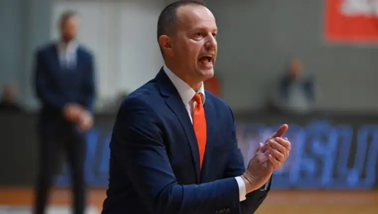 Hkksibenka trener