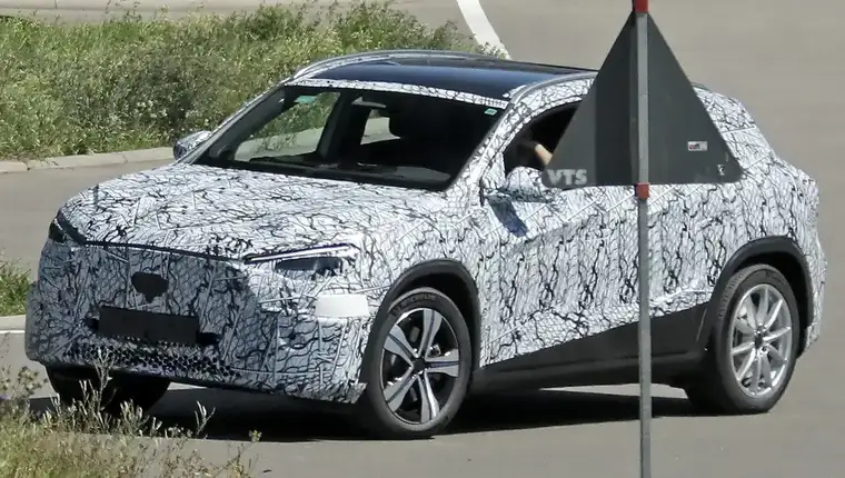 Mercedes GLA front angled zkfcvt
